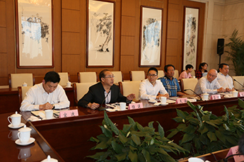 BB贝博ballbet集团董事局主席李长云受邀参加民营企业家座谈会